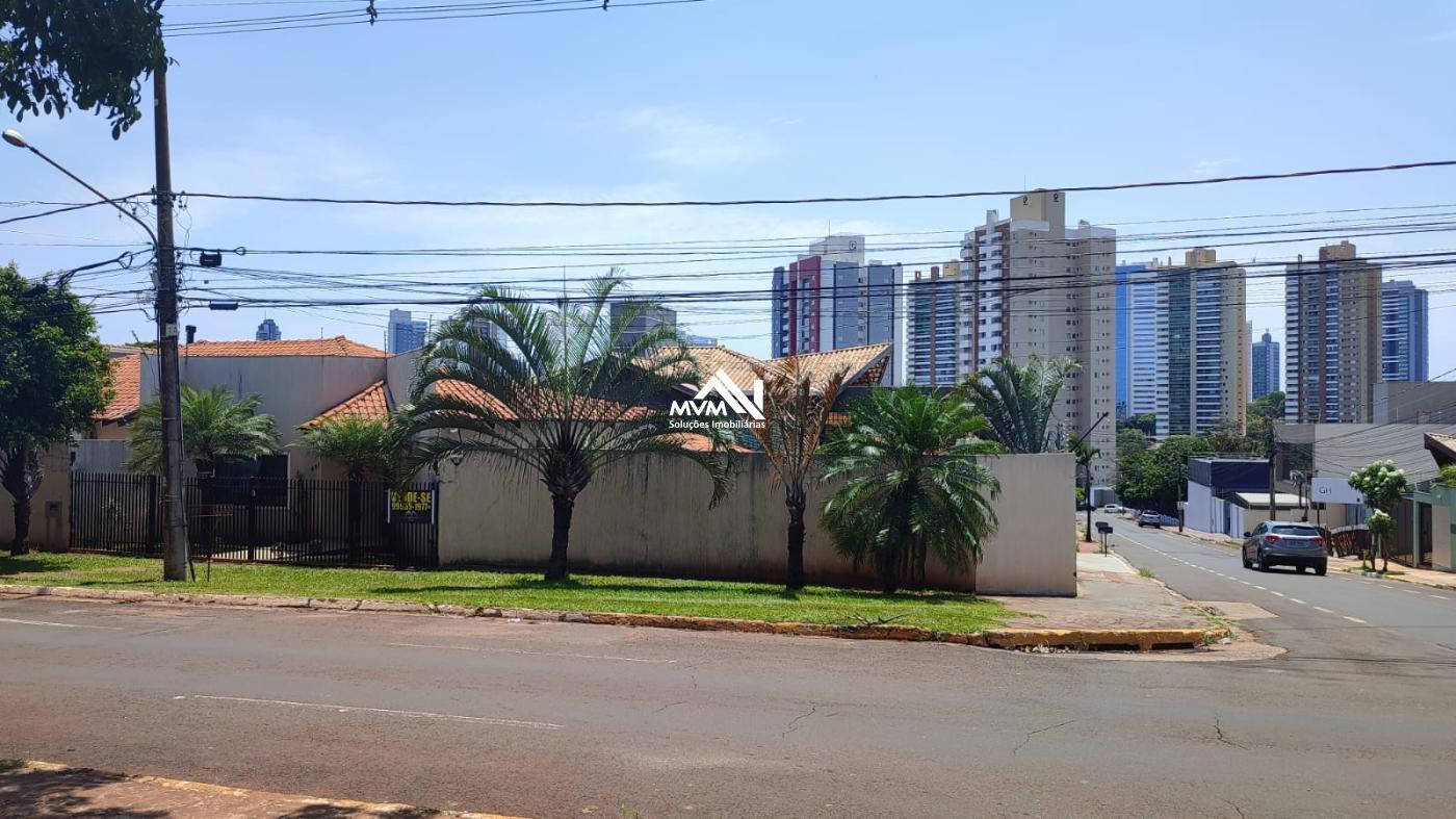 Casa para alugar com 4 quartos, 292m² - Foto 1